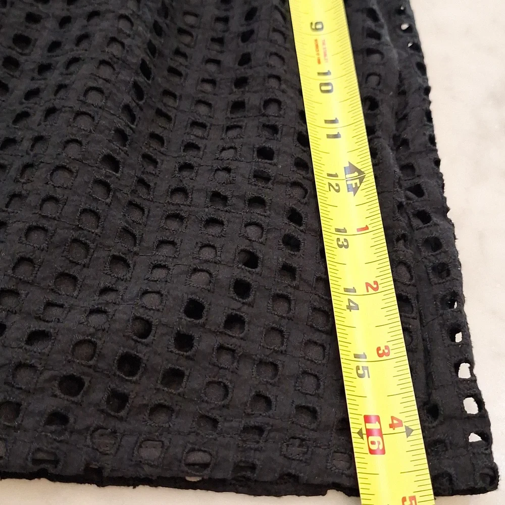Banana Republic Black Mini Cut Out Pattern Skirt Sz 2 Casual‎ Party Going Out